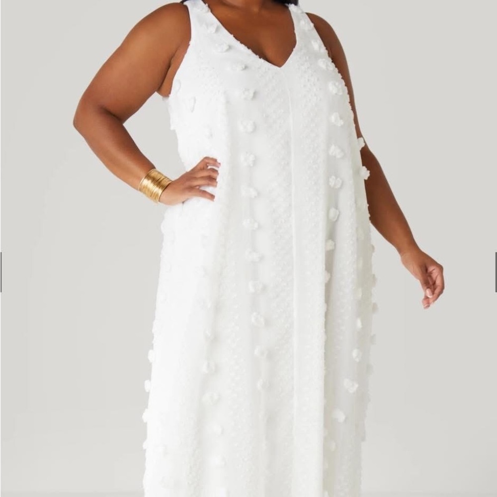 Elegant White Sleeveless Dress